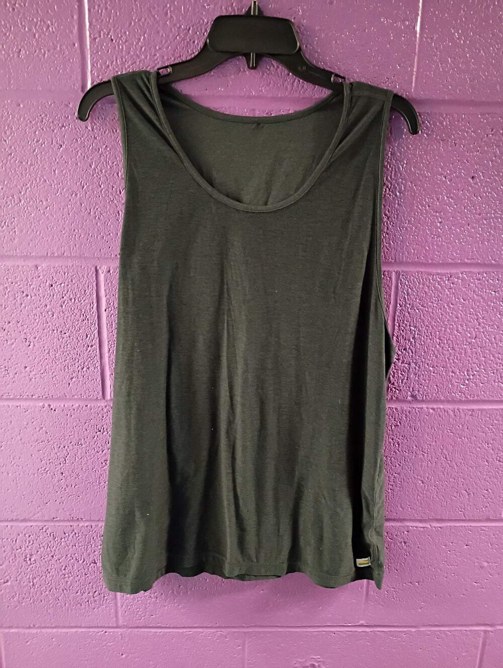 Vuori Black Scoop Neck Tank Top